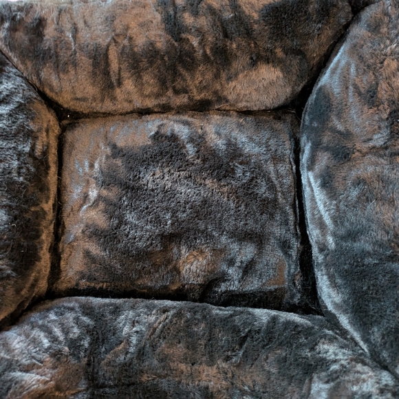 Brand New Never Used Small Super Plush Black Pet Bed - Picture 2 of 4